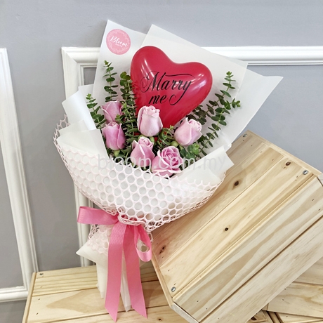 Flowers and a shop balloon delivery