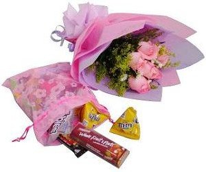 https://www.bloom.com.my/MyMall/pic/bloom/item/Chocolate_With_Flowers_Bouquet_-_b.JPG